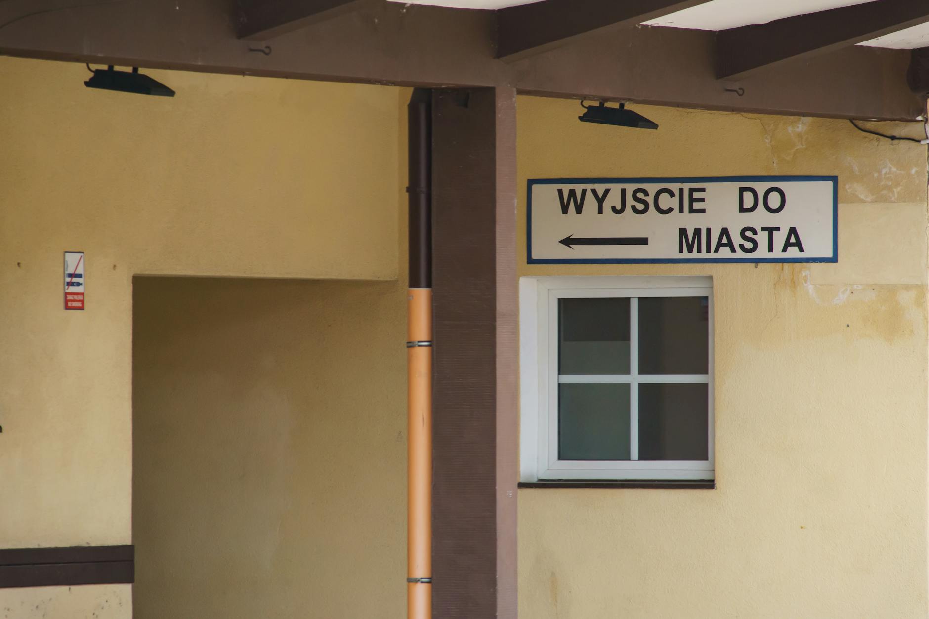 Ratusz w Sejnach - budynek symbolizujący władze lokalne i zmiany w radzie miasta Sejny.
